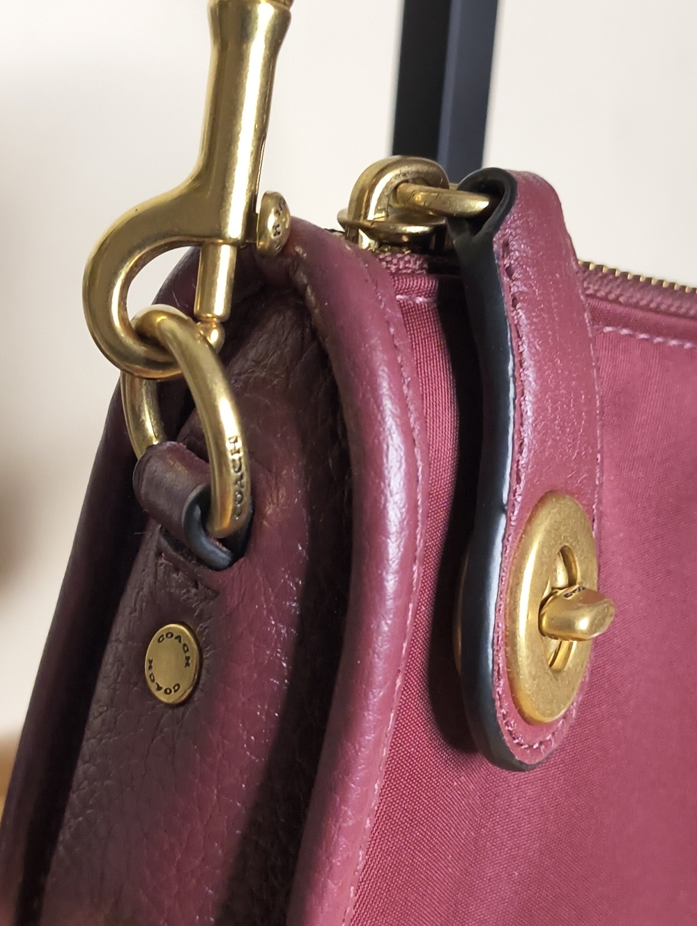 COACH Burgundy Nylon And Leather Shoulder Crossbody Bag In Excellent Condition - Picture 6 of 10